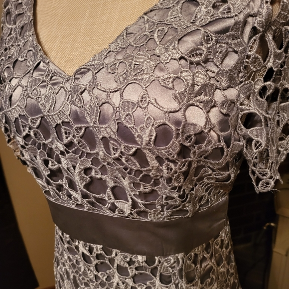 Venus lace dress - Picture 2 of 5